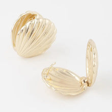 Load image into Gallery viewer, Clam Shell Earrings
