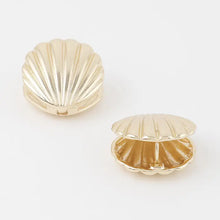 Load image into Gallery viewer, Clam Shell Earrings
